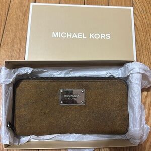 Michael Kors Continental Wallet
